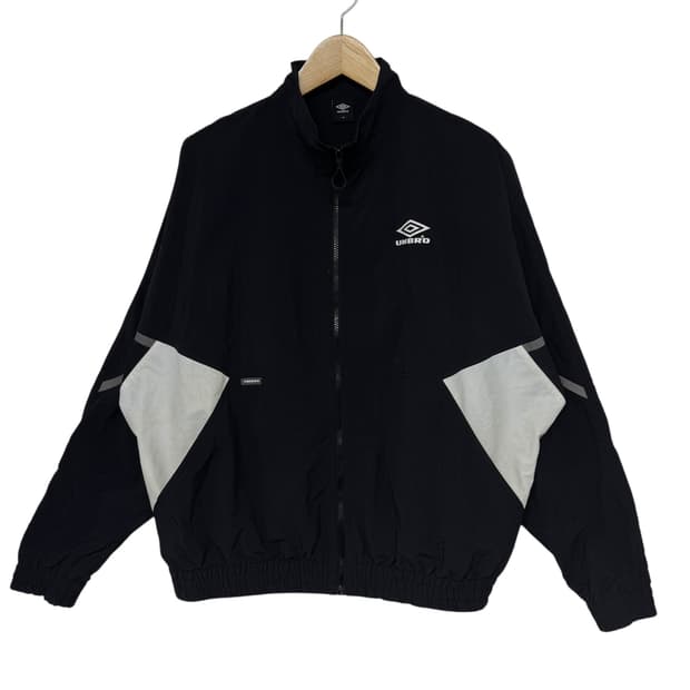 엄브로 로고 바람막이