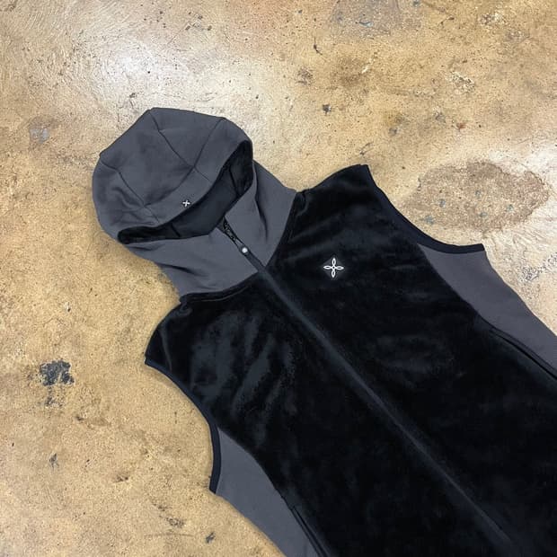 [정품/M] 몬츄라 블랙 벨벳 후드 조끼 b14