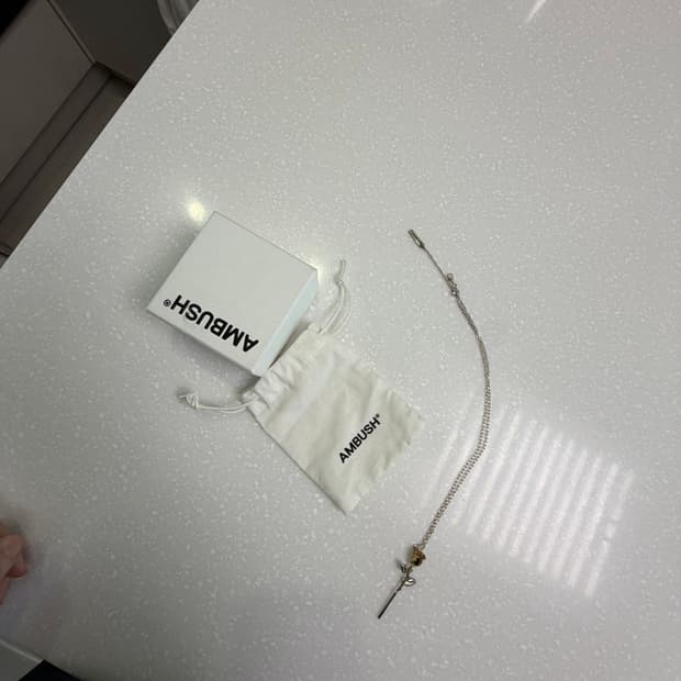 앰부쉬 로즈 목걸이
