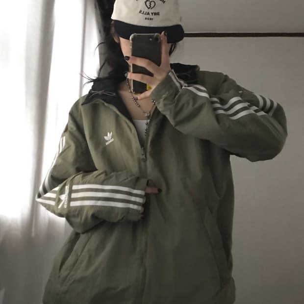 아디다스 리버시블 카키 블랙 패딩