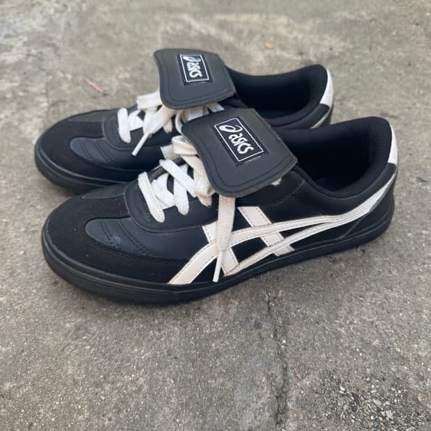 아식스 아론 2.0