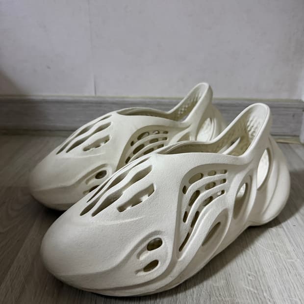 아디다스 이지 폼 러너 FY4567 (270)