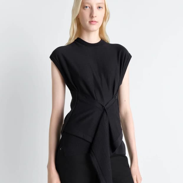 [XS,S,M]르메르 26ss 슬리브리스 버튼 탑/블랙