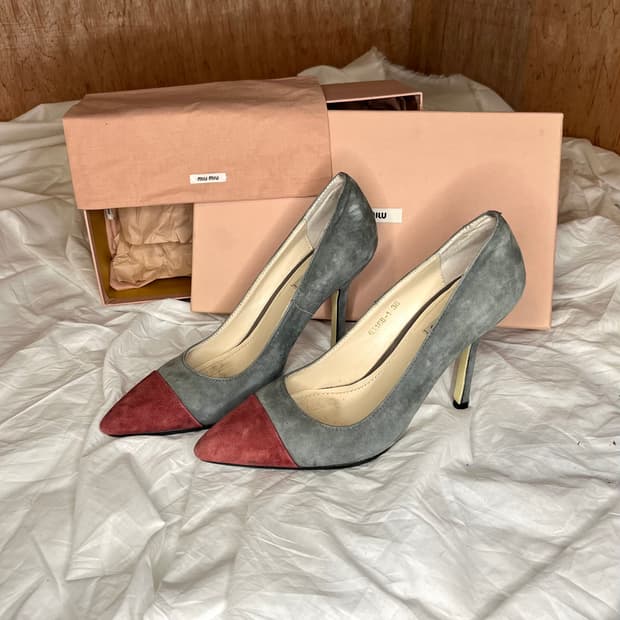 미우미우 투톤 스웨이드 포인티드 펌프스