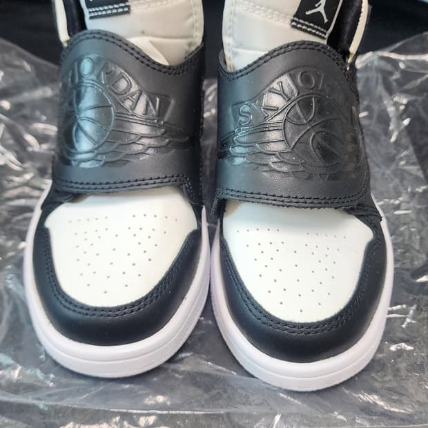 조던 키즈 벨크로 운동화 블랙/화이트