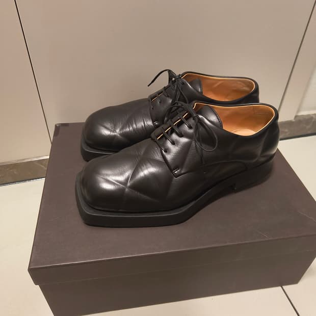 보테가베네타 퀼팅 더비 42.5