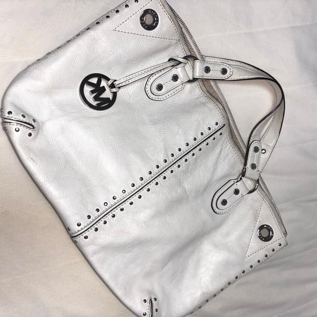 마이클 코어스 화이트 더플백