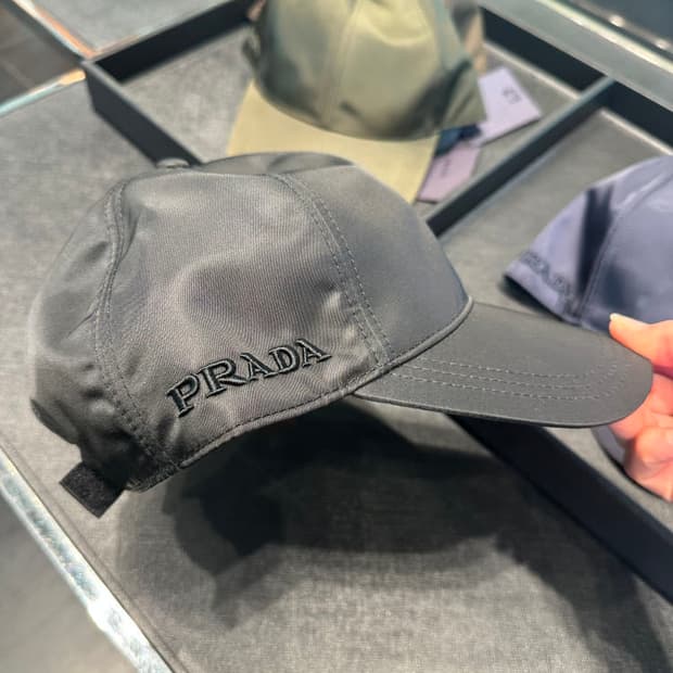 프라다 나일론캡 M