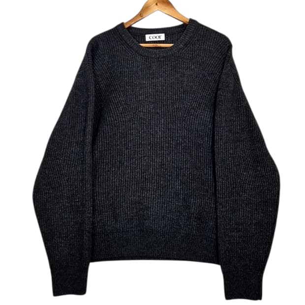Coor 쿠어 크루넥 니트