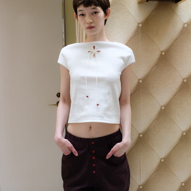 인앤양인하모니 clover top, white