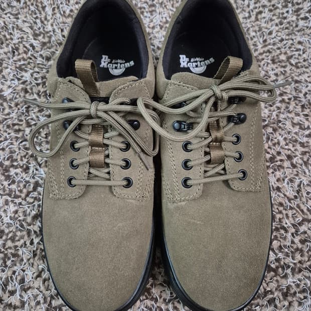 닥터마틴 리더 올리브 스웨이드