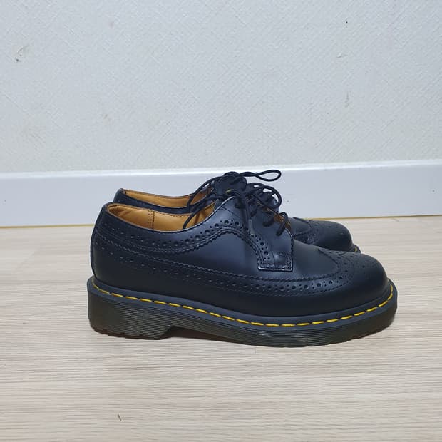 닥터마틴 블랙 윙팁 슈즈 240