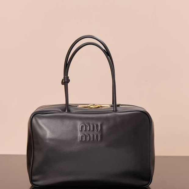 미우 미우 레더 보 백 블랙