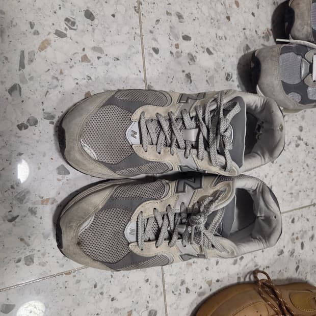 뉴발란스 2002 회색 스니커즈 290mm