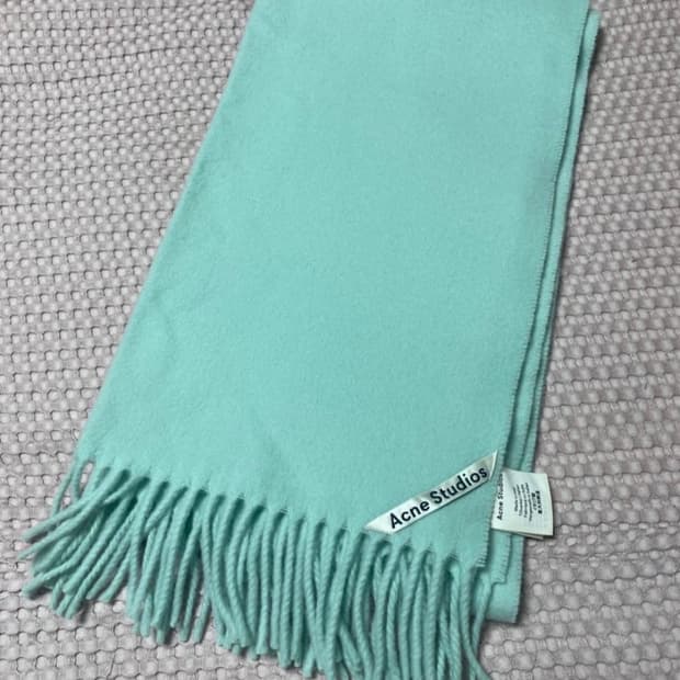 아크네스튜디오 민트 목도리