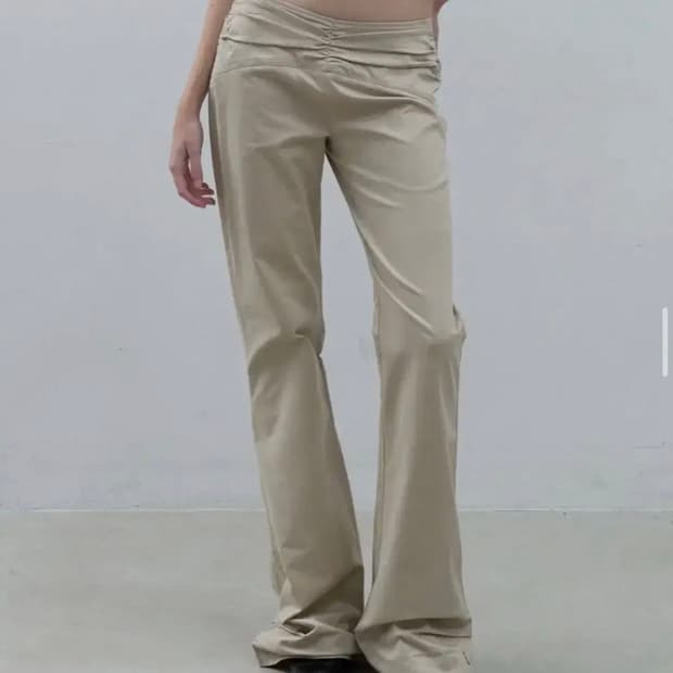 오디너리홀이데이 베이지 셔링 부츠컷