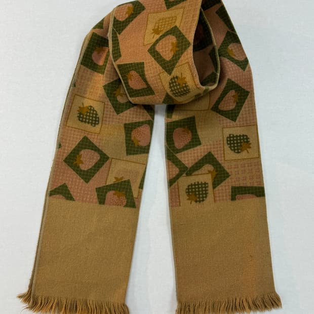 Strawberry pattern muffler