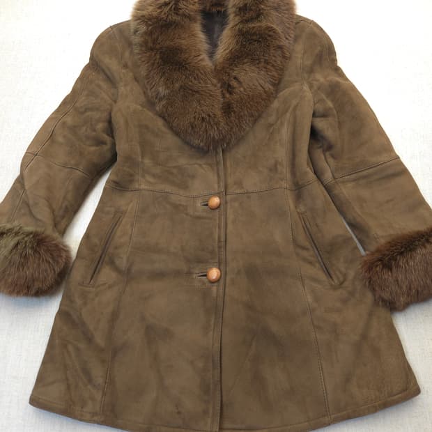 Sha Scha 브라운 트리밍 양가죽 무스탕 코트