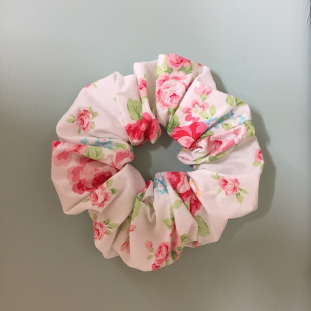 핸드메이드 꽃 스크런치