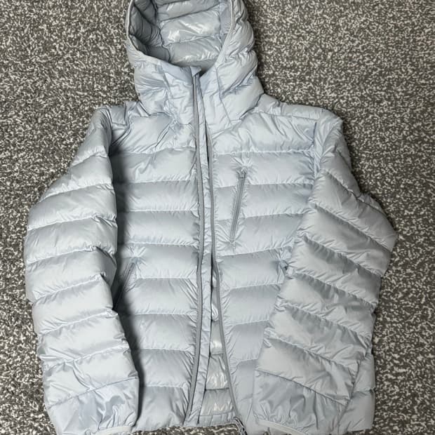 무신사 스탠다드 시티레저 다운자켓 클라우디 블루