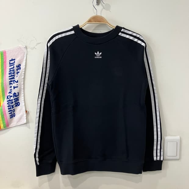 144 아디다스 맨투맨