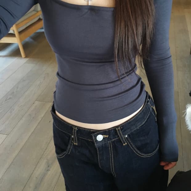 아워캐비넷 late strap off tee