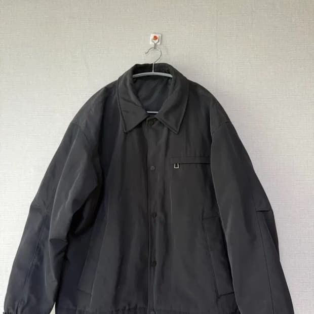 TNGT 블랙 패디드 코치자켓