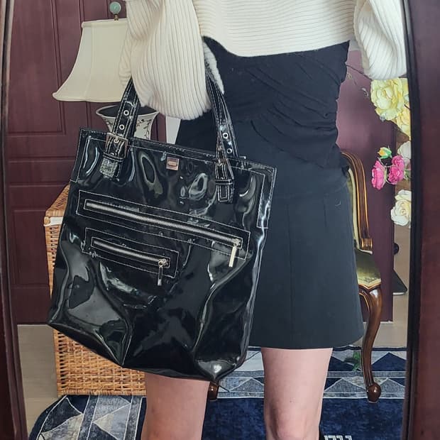 스페인 망고 에나멜 쇼퍼백