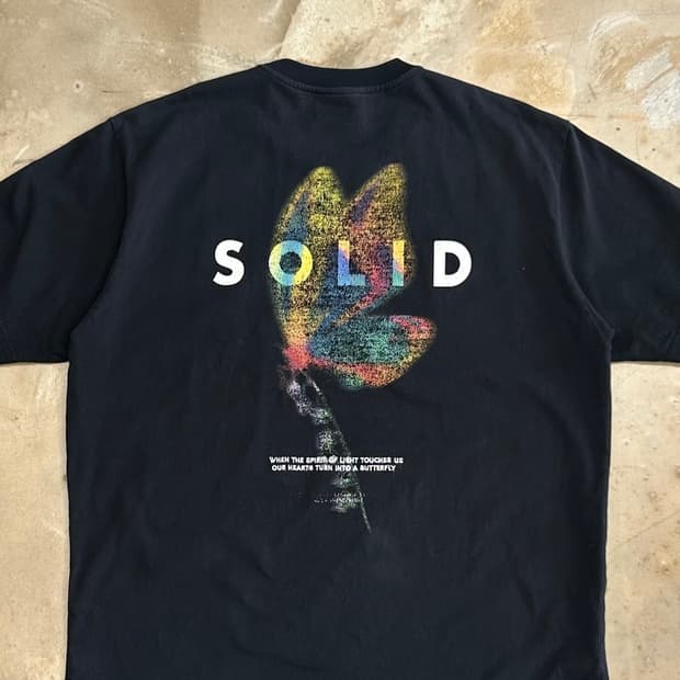 48 솔리드옴므 나비 프린팅 블랙 반팔티