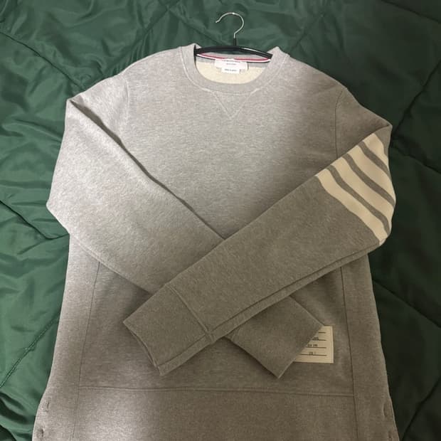 톰브라운 사선 맨투맨 상태 S