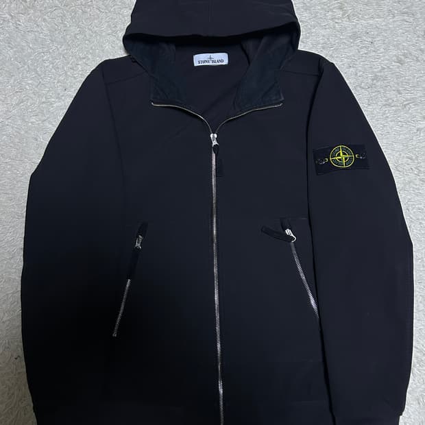 [새상품급, L] 스톤아일랜드 소프트쉘 바람막이 자켓