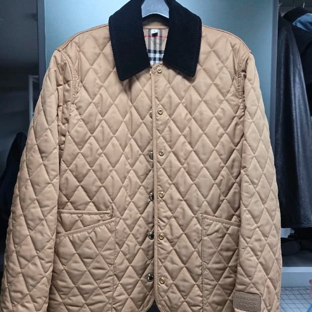 버버리 퀼팅 자켓 베이지