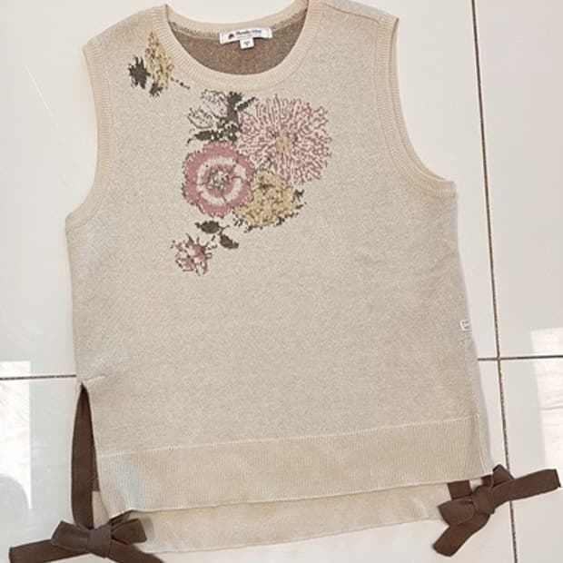 써스데이아일랜드 리본 니트 베스트