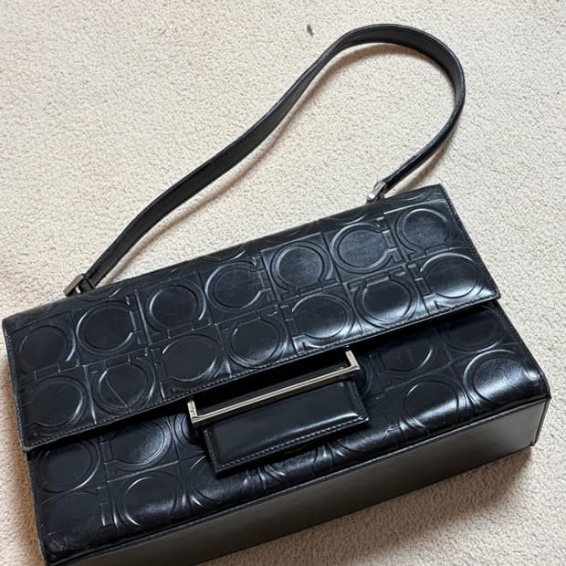 페레가모 간치니 숄더백 블랙 (빈티지)