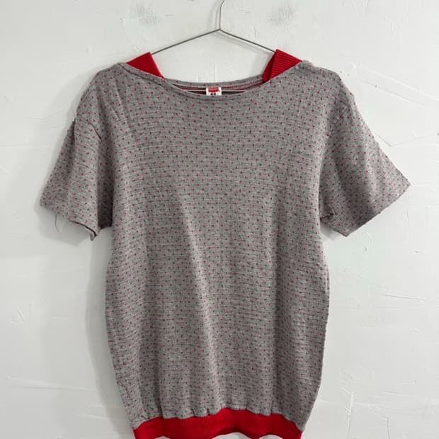 Hanes red dot top