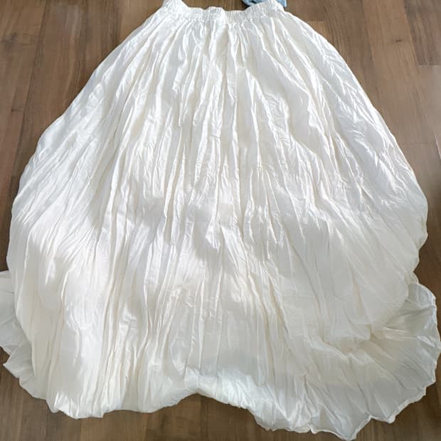 긴 아이보리 치마