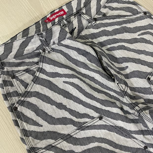 슈프림 더블 니 페인터 팬츠 지브라 - 24SS 팝니다