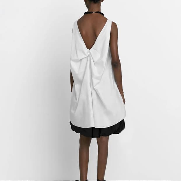 Back twisted dress