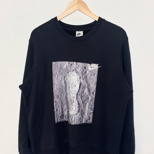 NIKE 그래픽 스웻셔츠 / Black