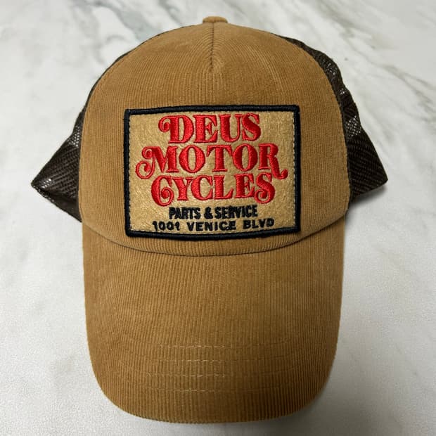 데우스 트러커캡