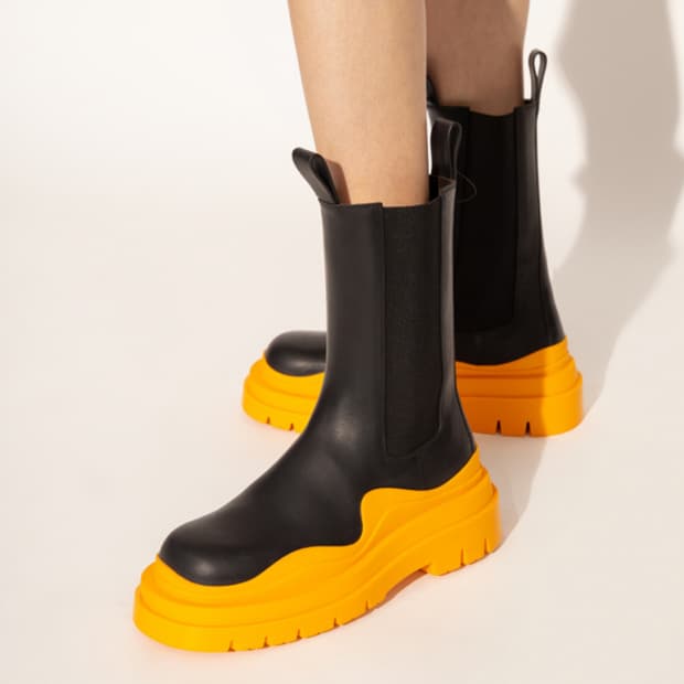 새상품 보테가 베네타 타이어 첼시 부츠 블랙 탠저린