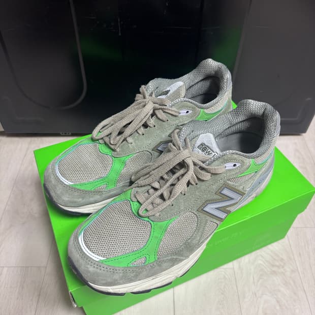 뉴발란스 x patta 990 사이즈 285