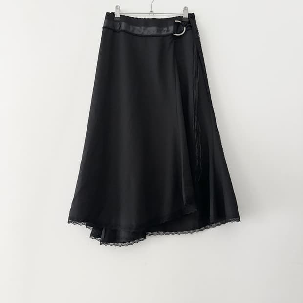 Lace mix hole strap skirt / black