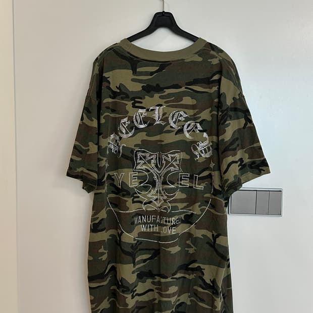 yeel 큐빅 카모 박스티