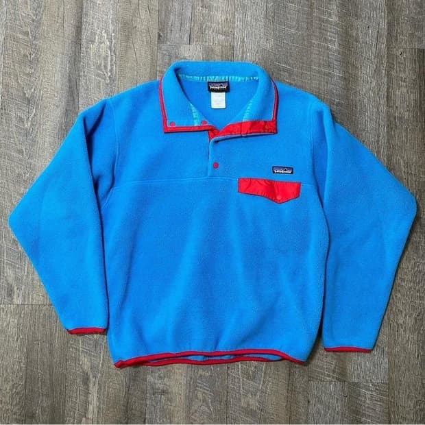 파타고니아 신칠라 스냅-T 스카이블루/레드