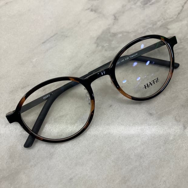 하츠 Hatz 레오파드블랙 라운드 뿔테 안경(15g)
