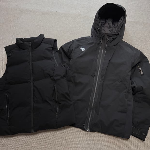 데상트 패딩 자켓 (패딩조끼 탈부착 가능)