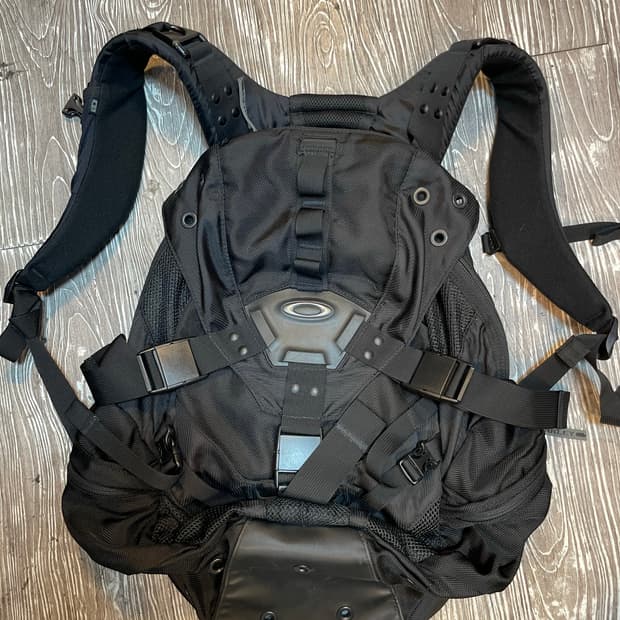 오클리 아이콘 3.0 백팩