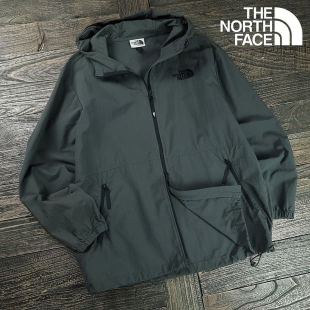 [노스페이스] 로고 자수 오버핏 후드 바람막이 자켓 M20102