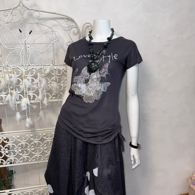 Charcoal spangled butterfly shirring 반팔티
